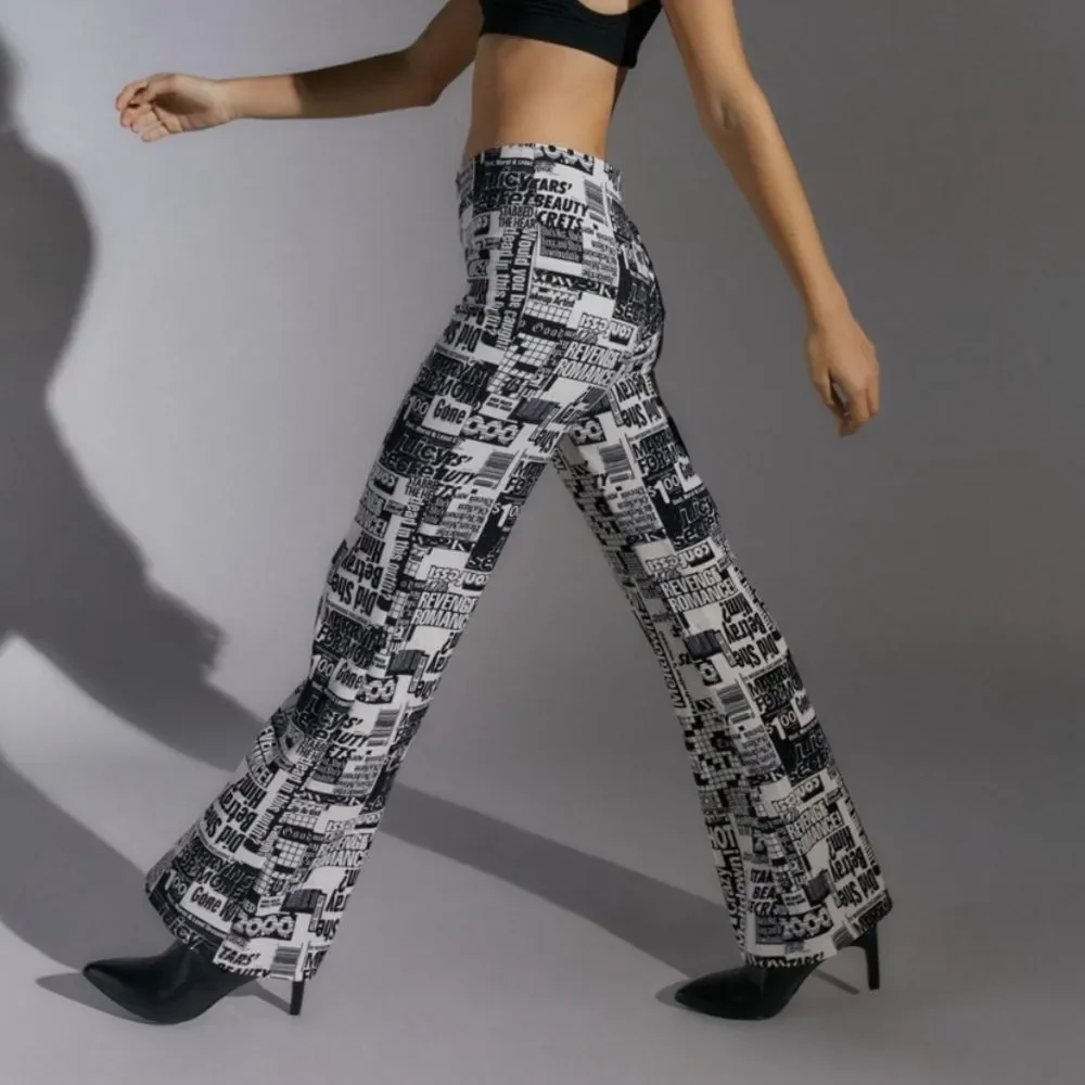 Urban Outfitters DALILA LOW RISE FLARE PANT Newspaper Crossword Print Size S - Picture 2 of 12